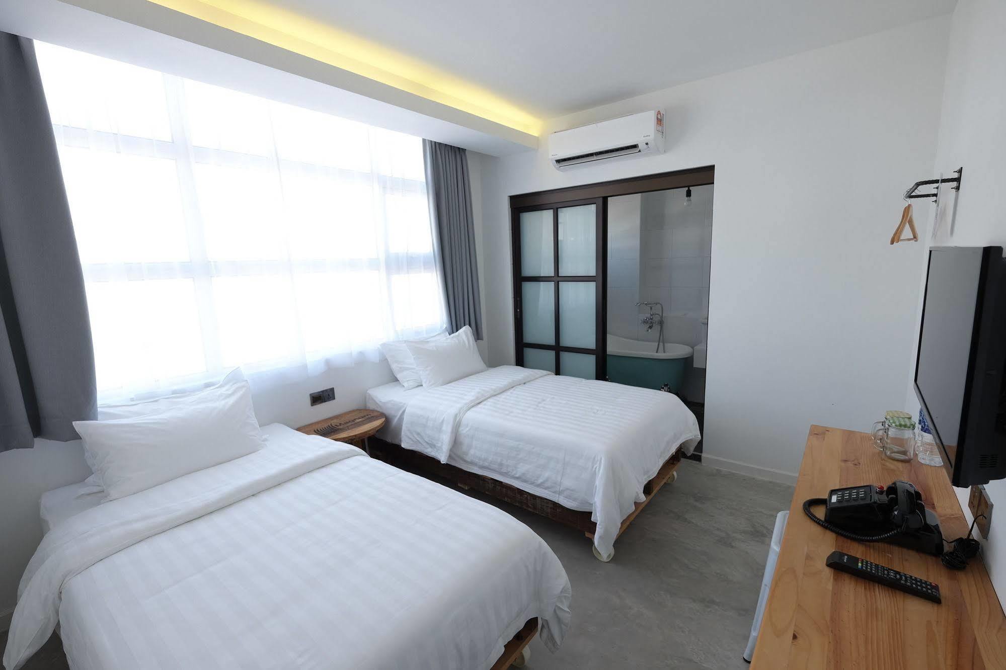 White Loft Hotel Malacca Esterno foto